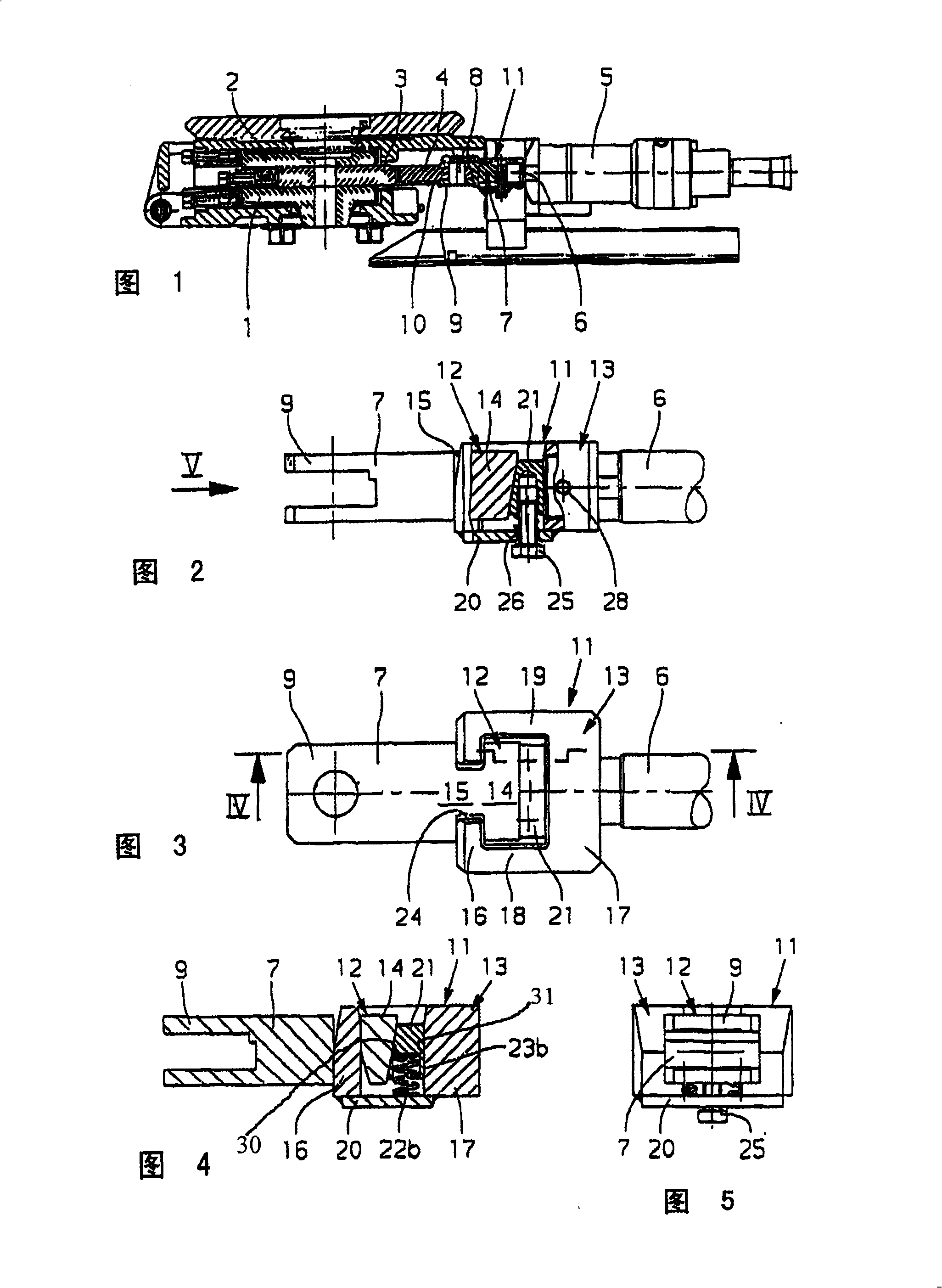 Sliding closing element, with coupling