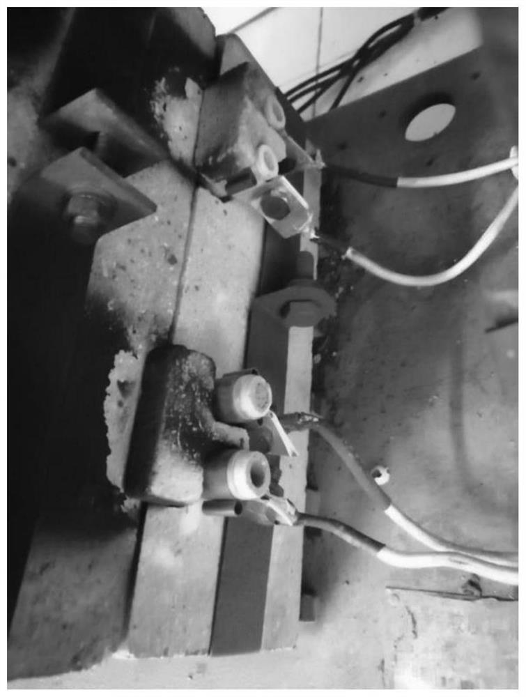 Silicon carbide rod clamping device and using method thereof