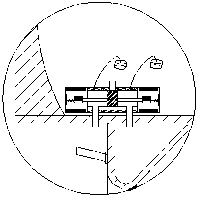 Automatic tire pressure balancing device