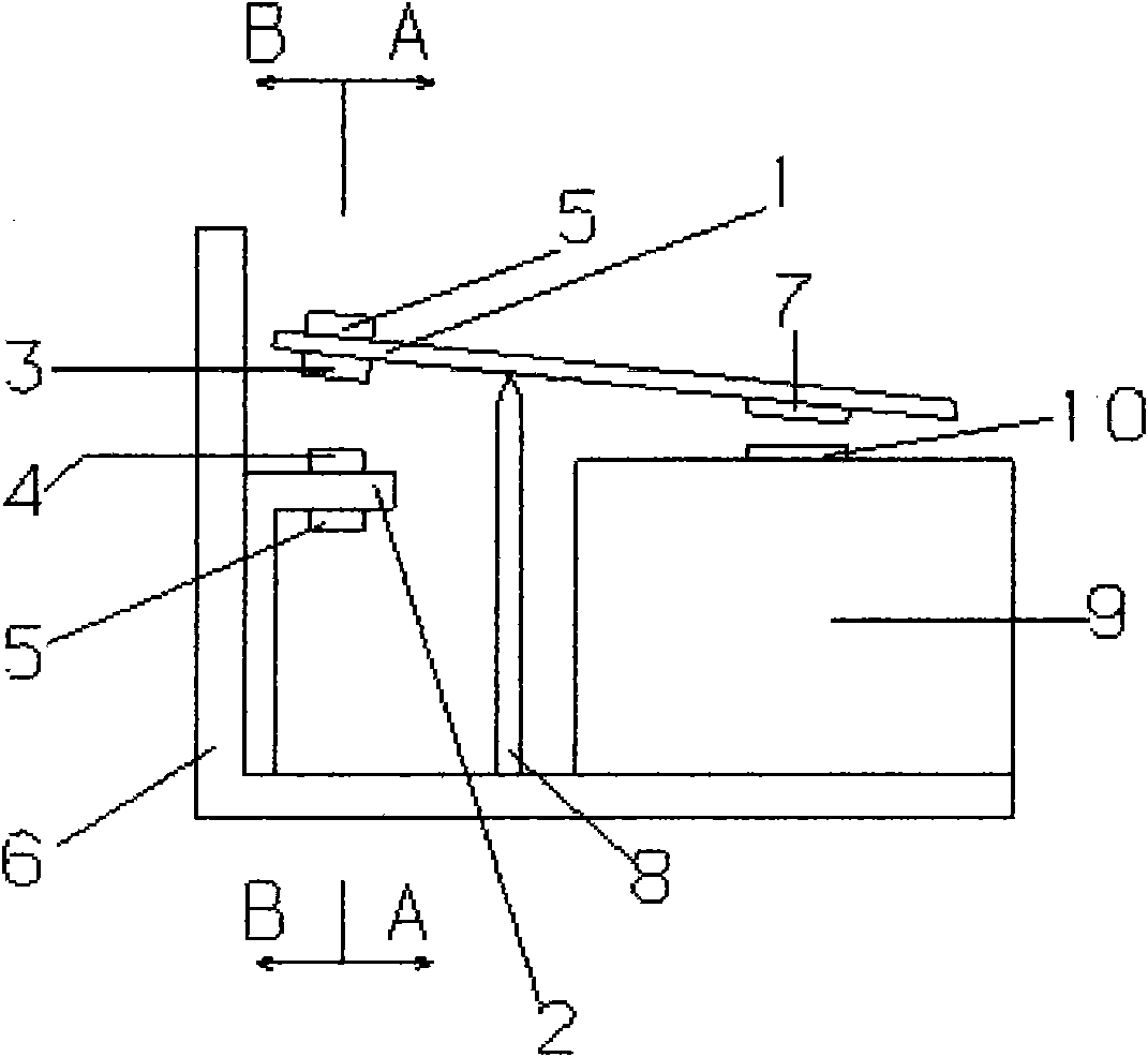 Relay contact structure capable of reducing dithering