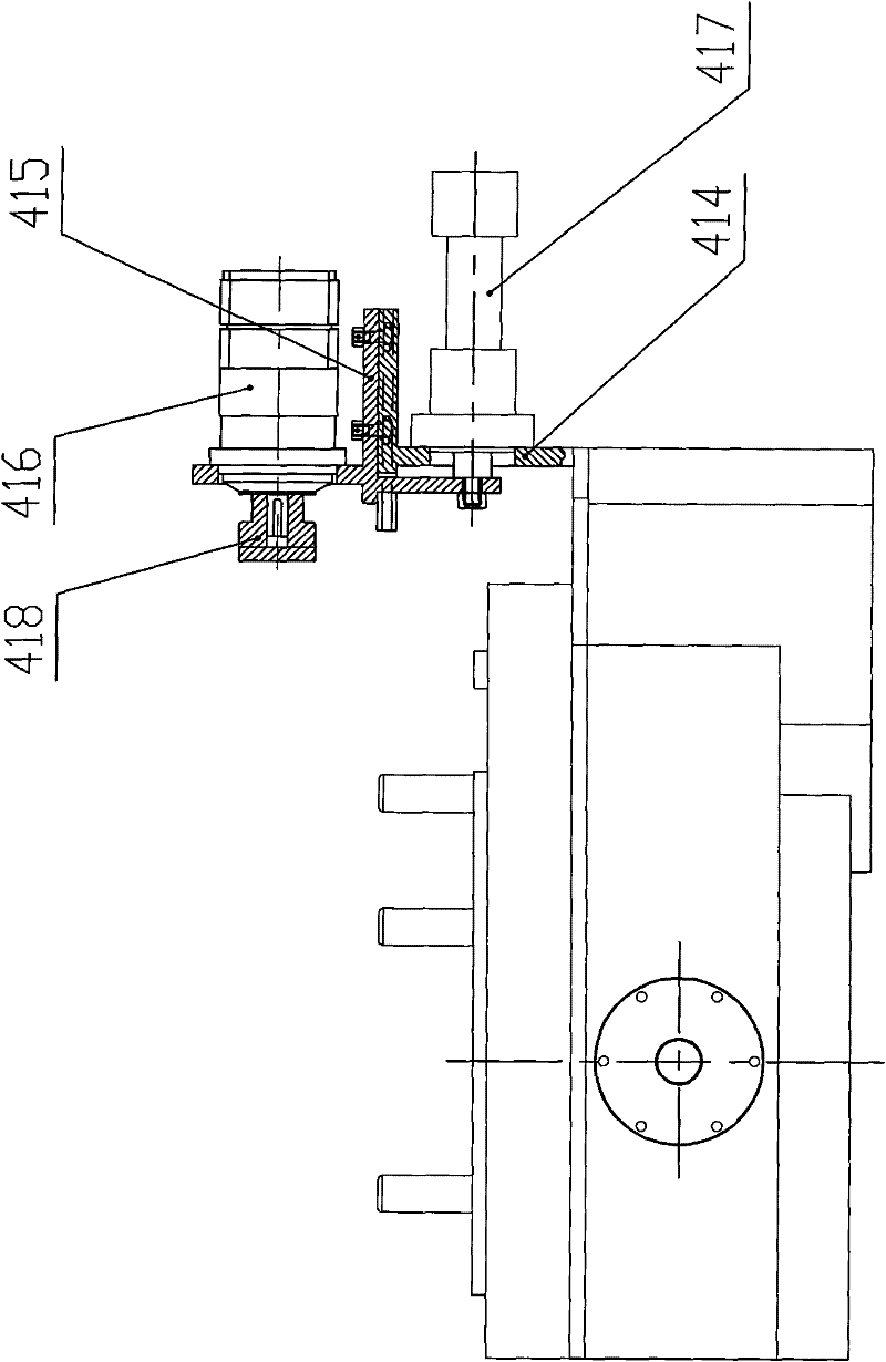 Screwing and buckling clamp for connecting and disassembling drill rod and sleeve pipe