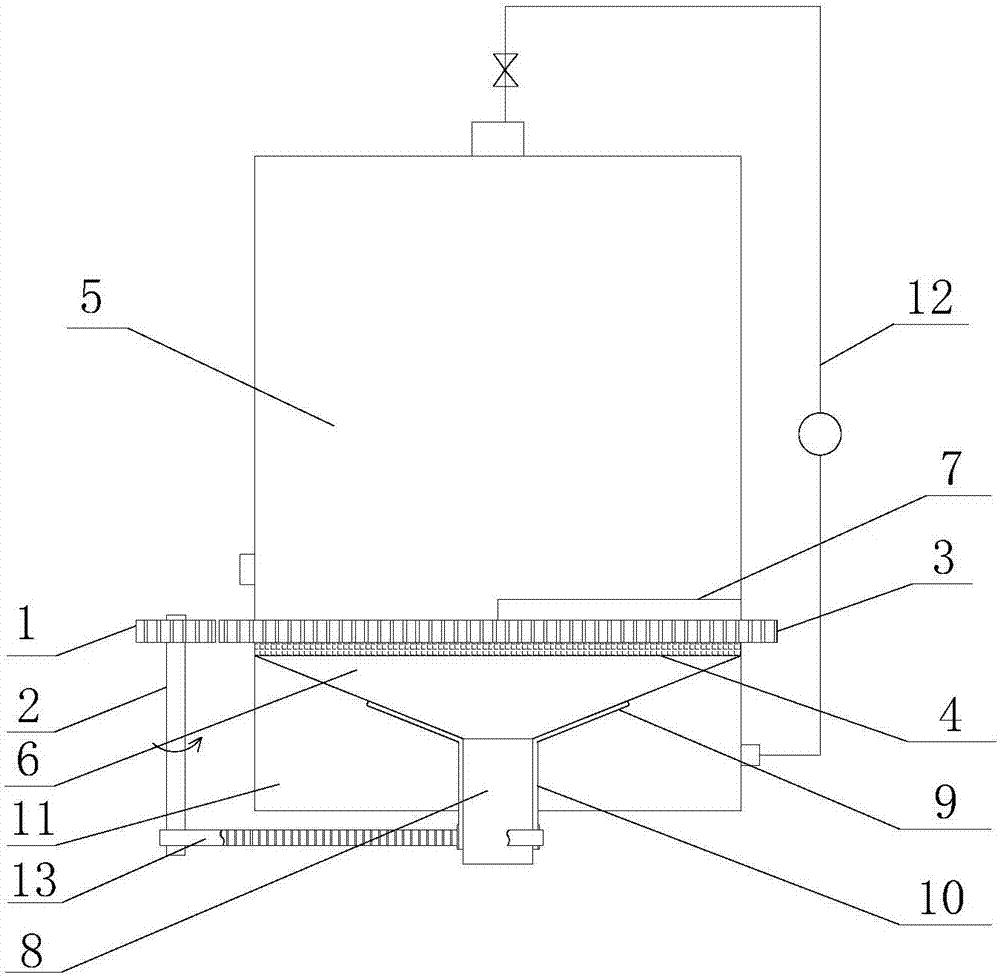 Edible oil storage device capable of regularly and automatically removing residues