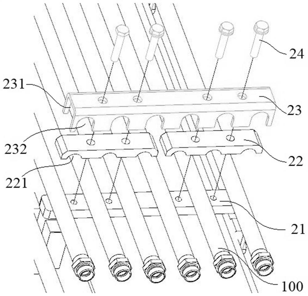 Cantilever crane, method for fixing hydraulic pipe on cantilever crane and operation machine