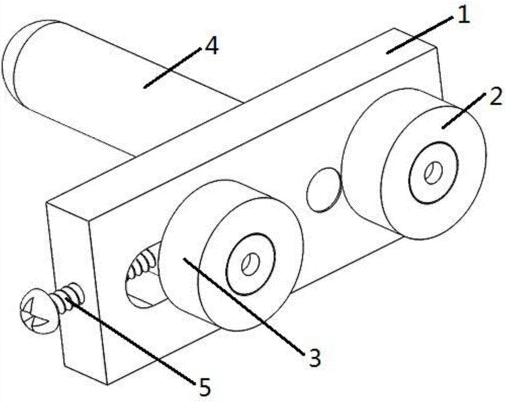 A tool for installing the insulating sheath of a transmission wire