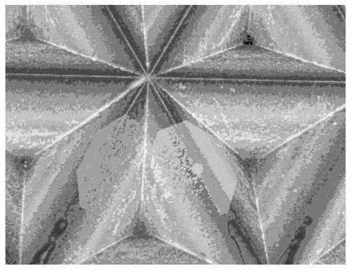 Device and method for making high-reflectance microprism working mold