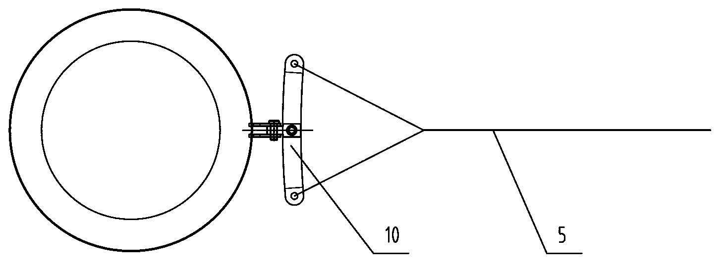 Traction balance mechanism for traveling car on track