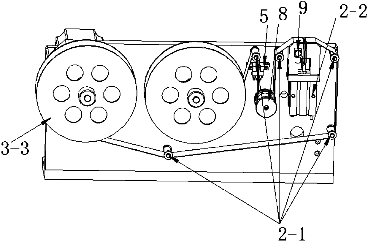 Horizontal glue valve glue wiping mechanism