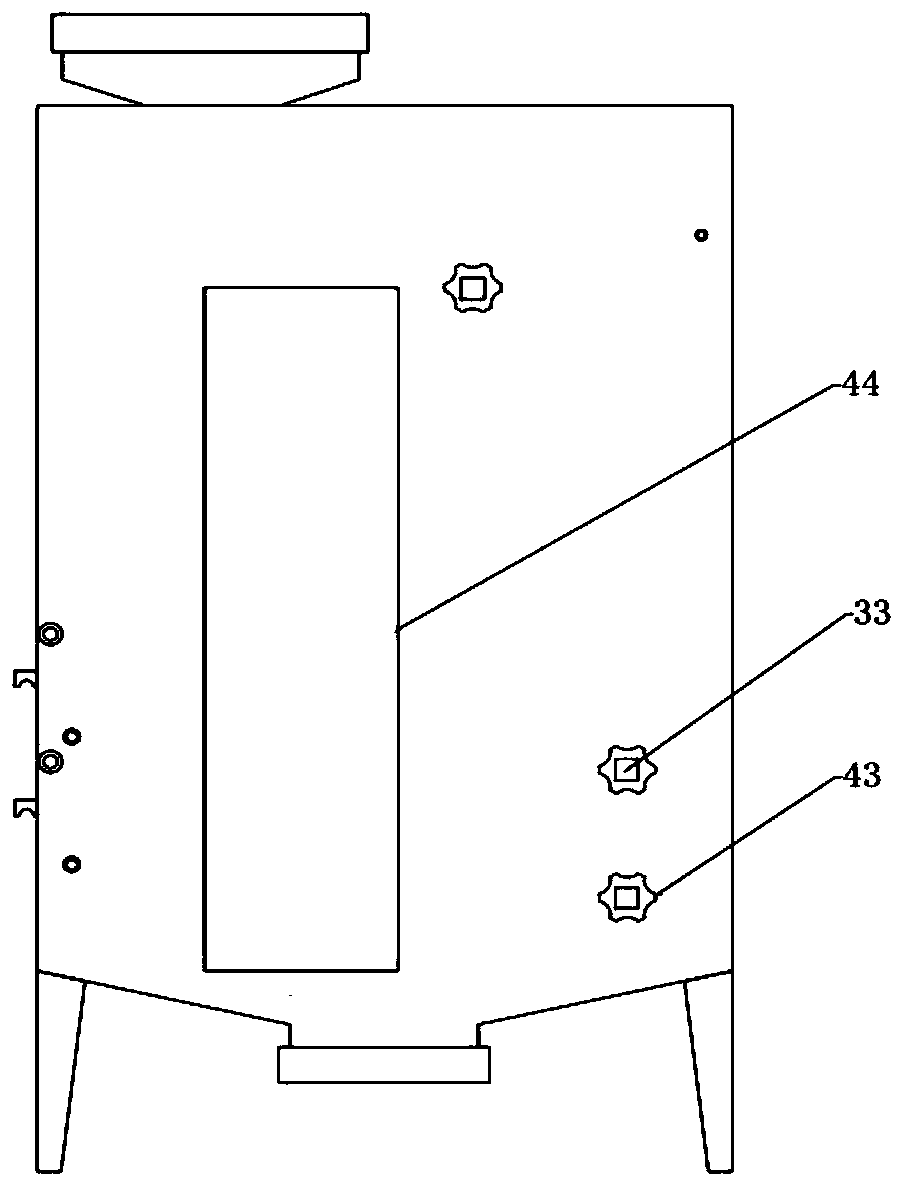 A sorting and collecting device for feed crushing