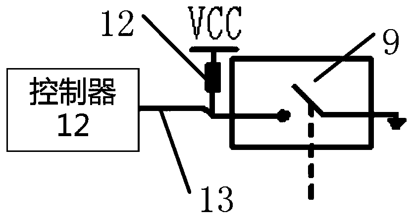 Solar double-battery switching device and switching method