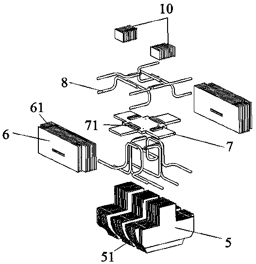 An all-round convection active radiator and a stage lamp using the radiator