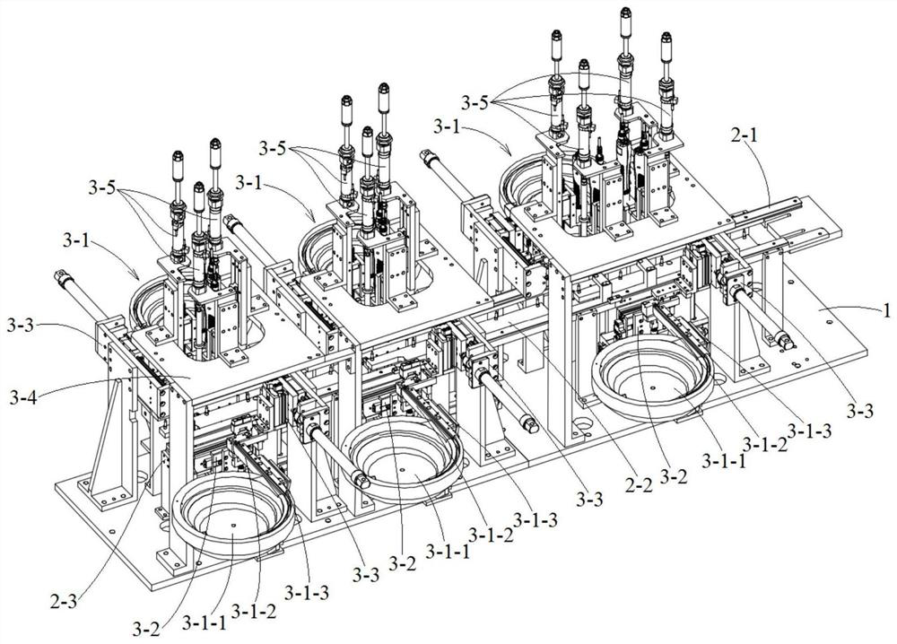 Automatic screw turning device for product assembly