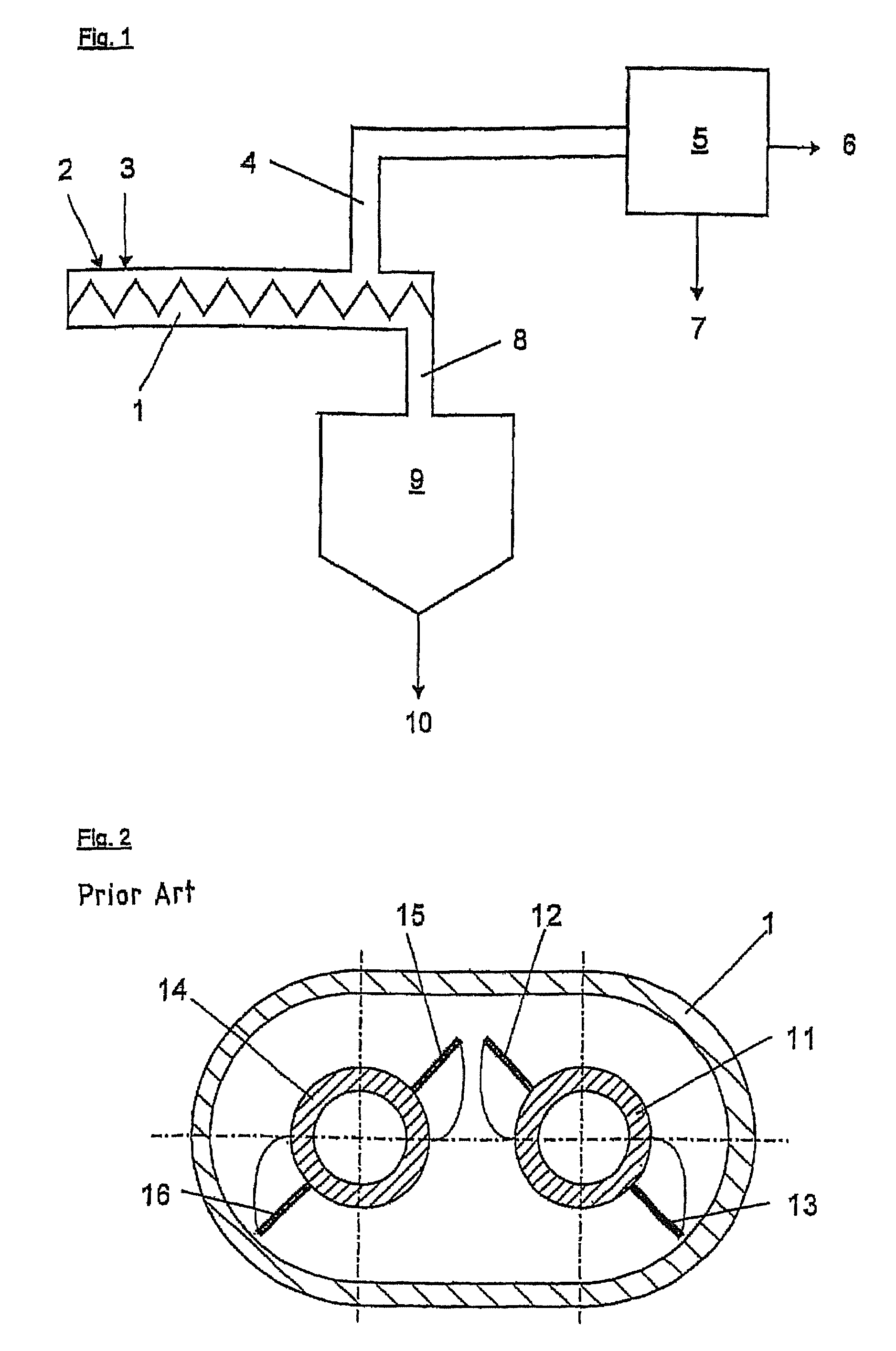 Curved blade mixing device