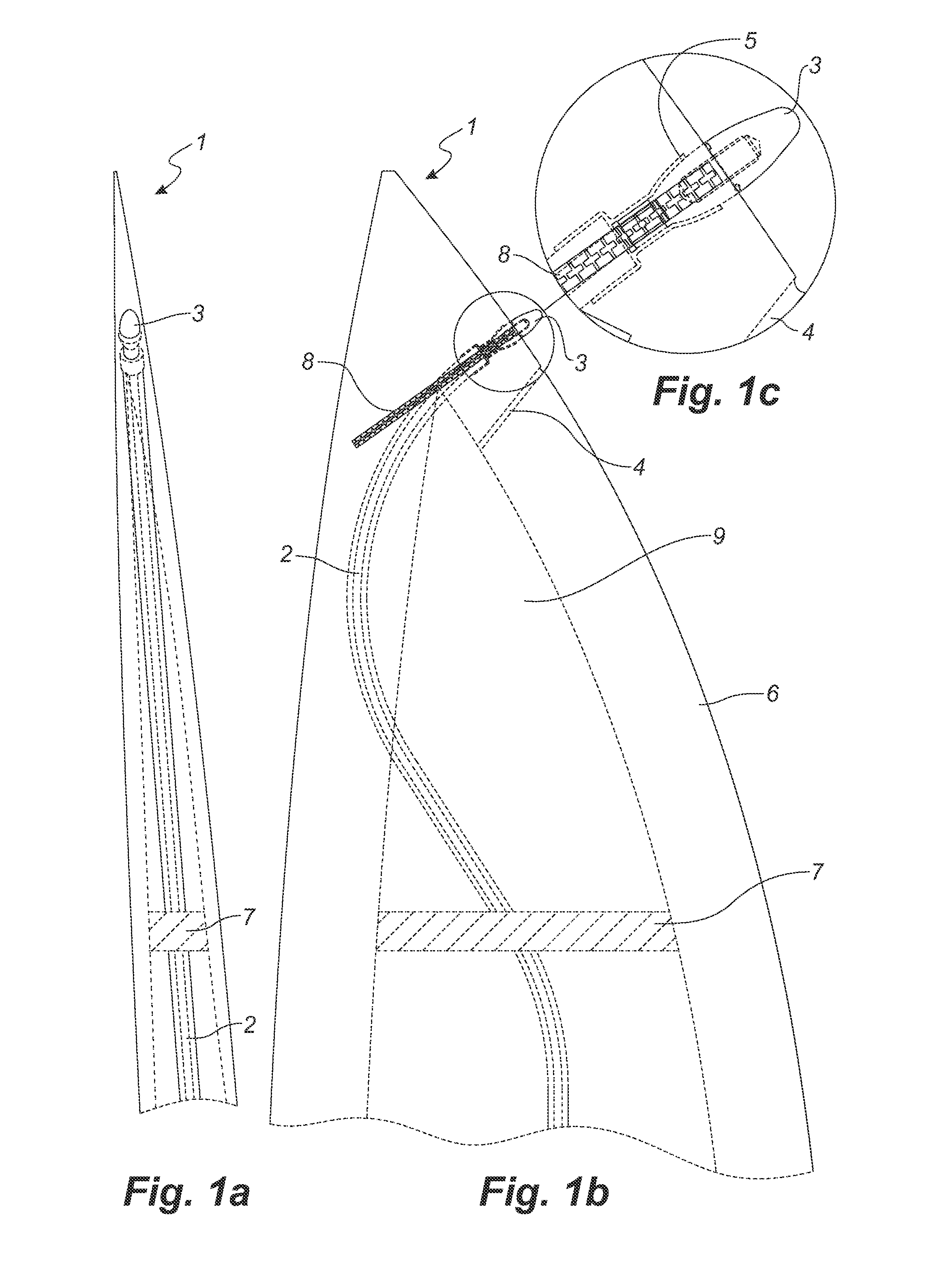 Wind turbine blade with a lightning protection system