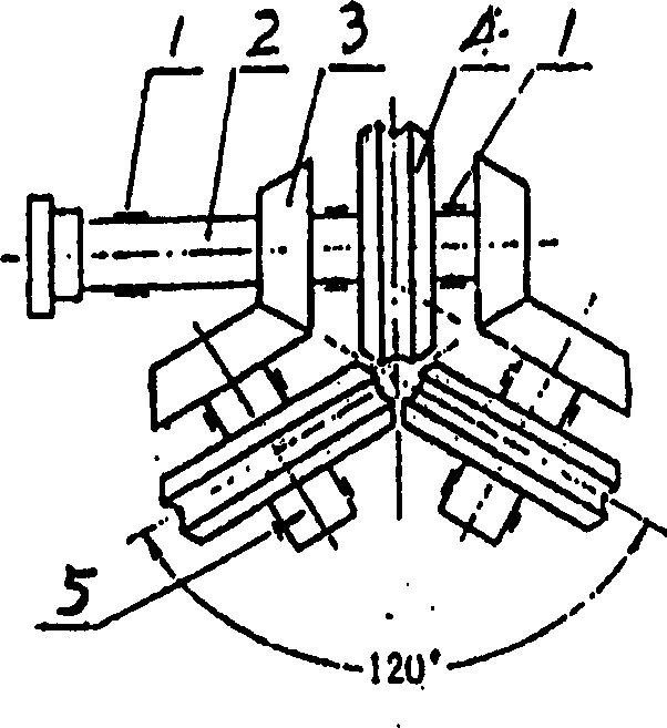 Single-driven input shaft draft-adjustable three-roll mill