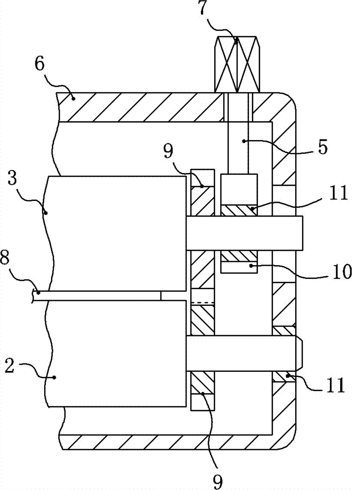 Roller synchronous feeding device