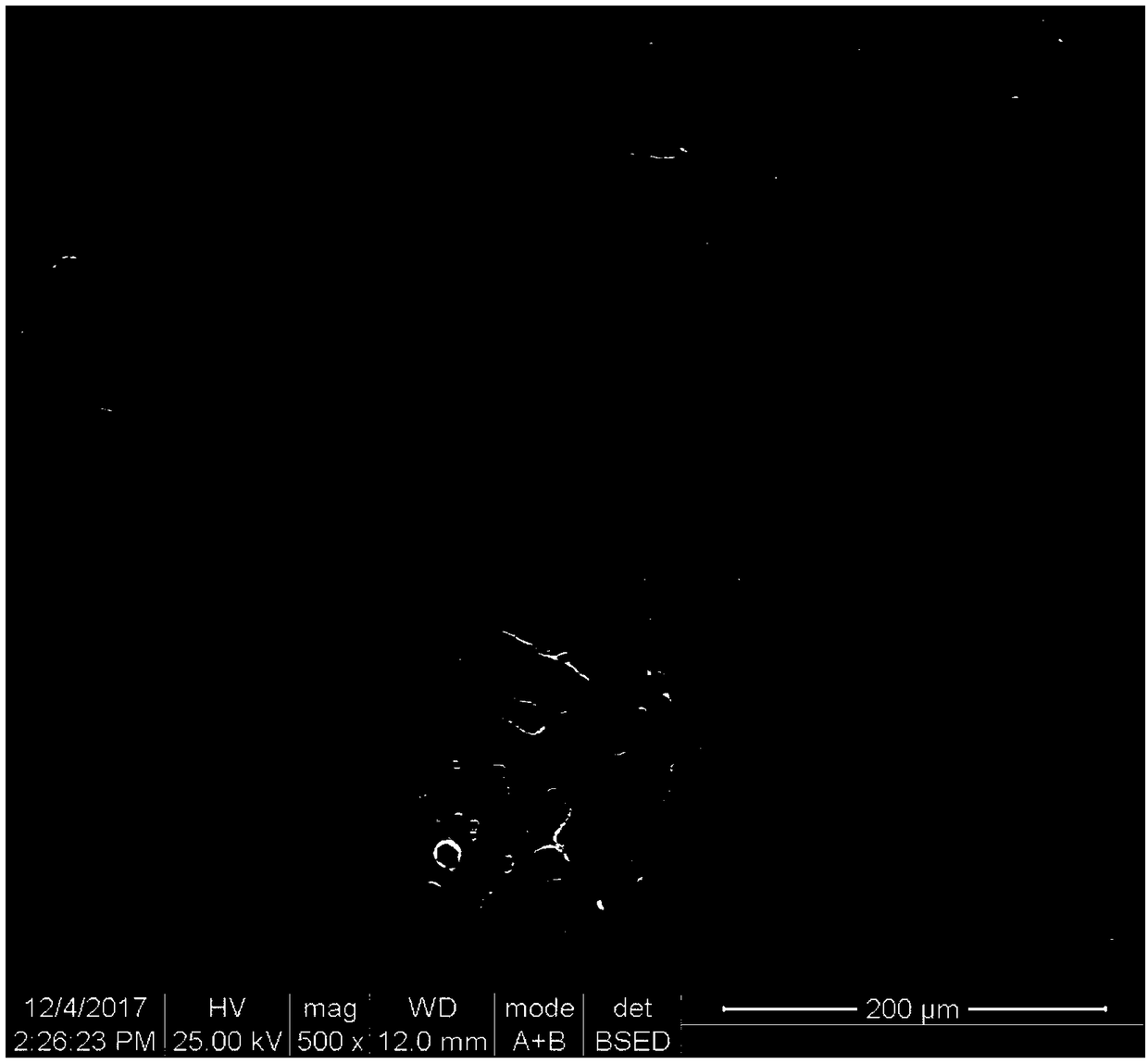 Macrocrystalline sintered plate-shaped corundum and preparation method thereof