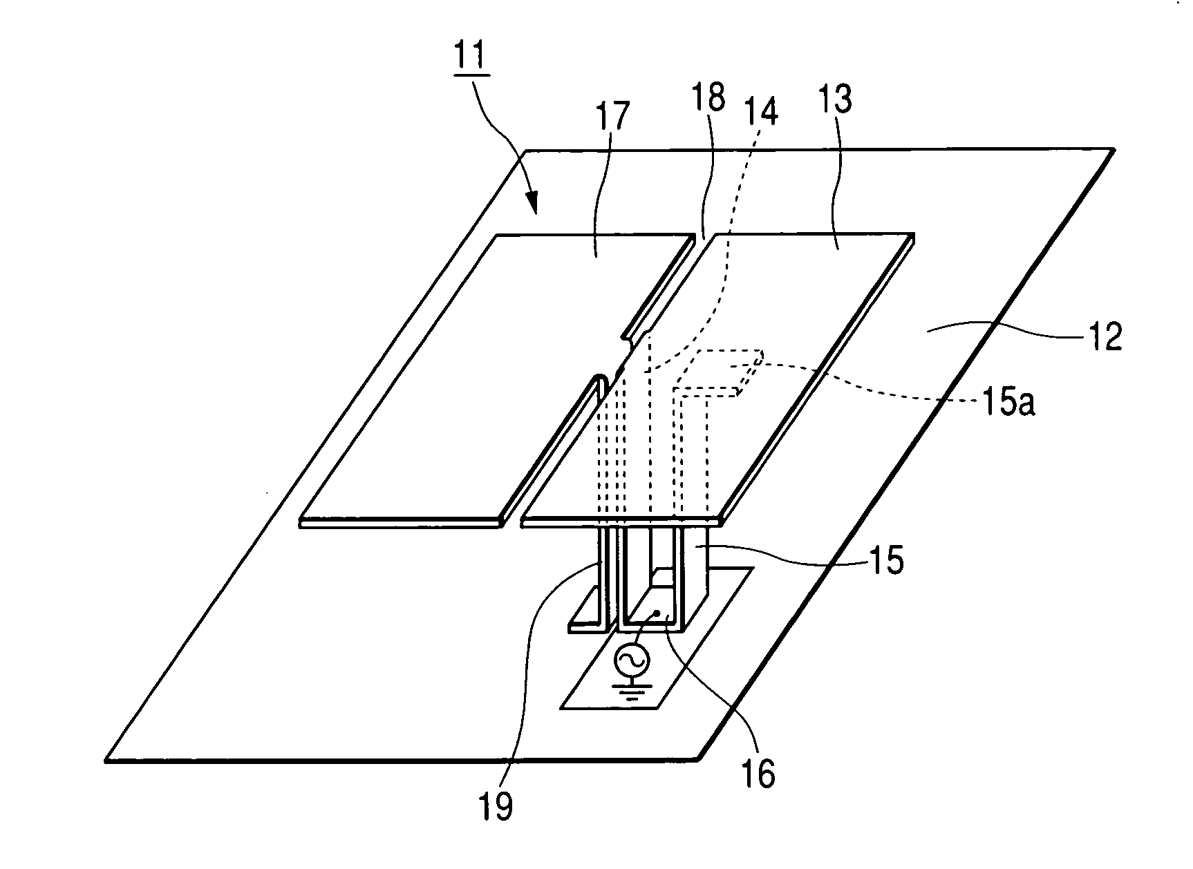 Dual-band antenna having small size and low height