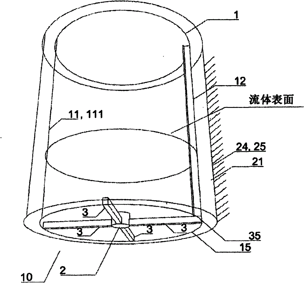 A liquefied gas tank with a central hub in the bottom structure