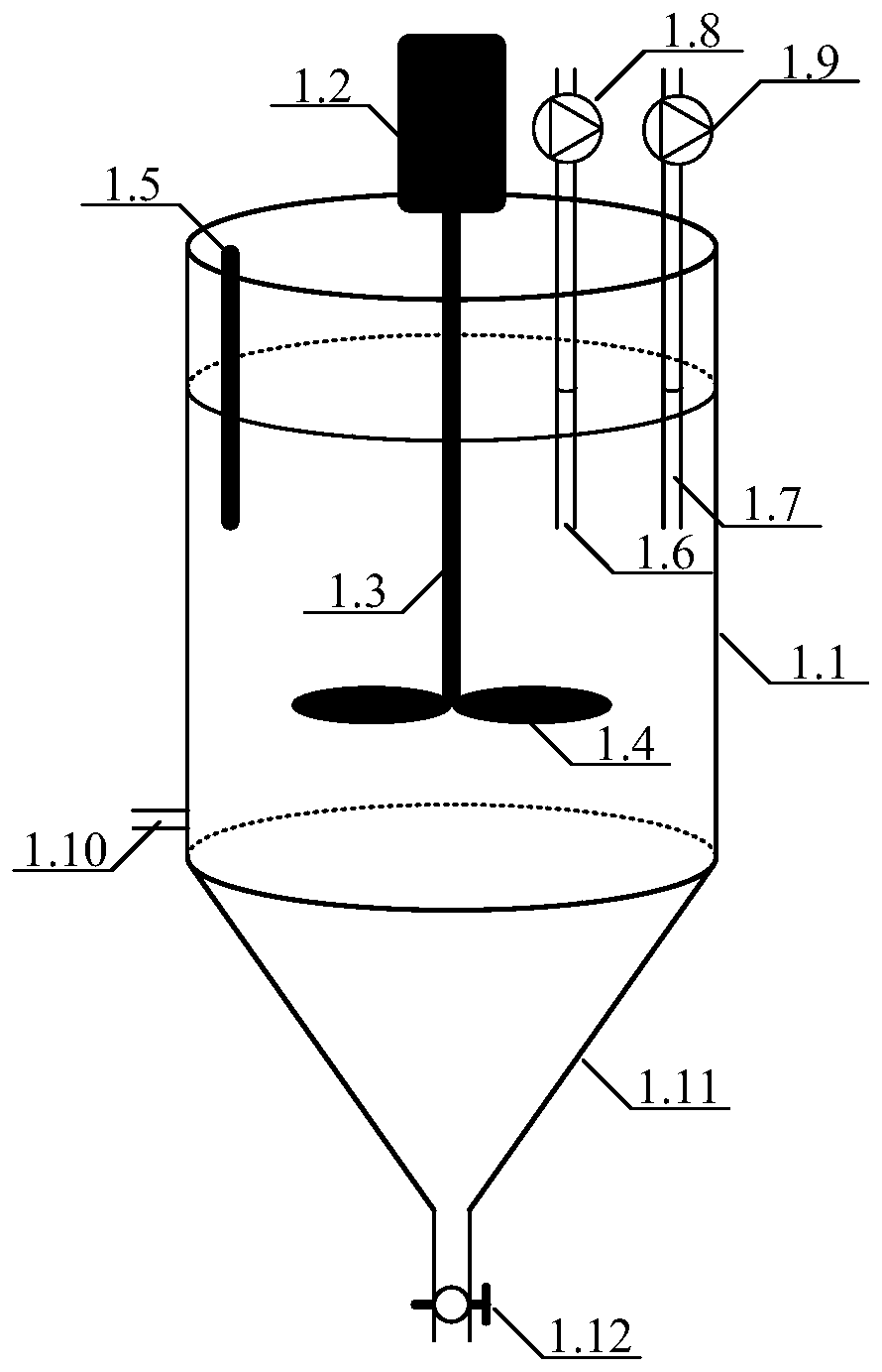 Device and method for removing and recovering cationic heavy metals in organic acid wastewater by using aerobic granular sludge