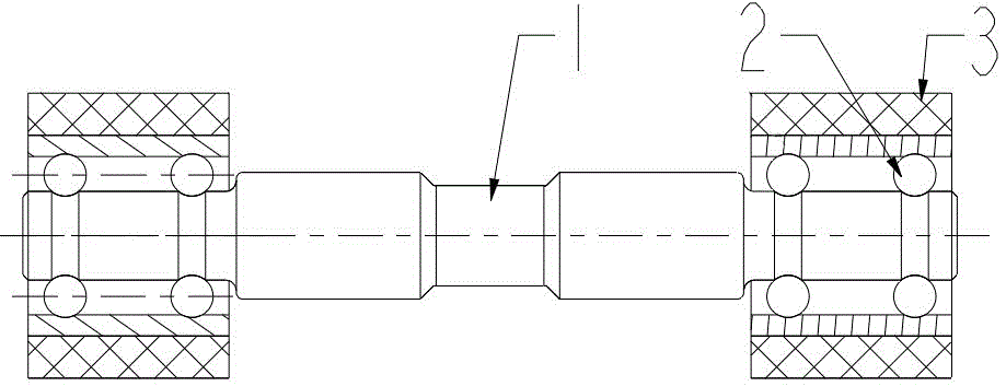 Rough yarn feeding type rear top roller rubber roller device and ring spinning frame with same