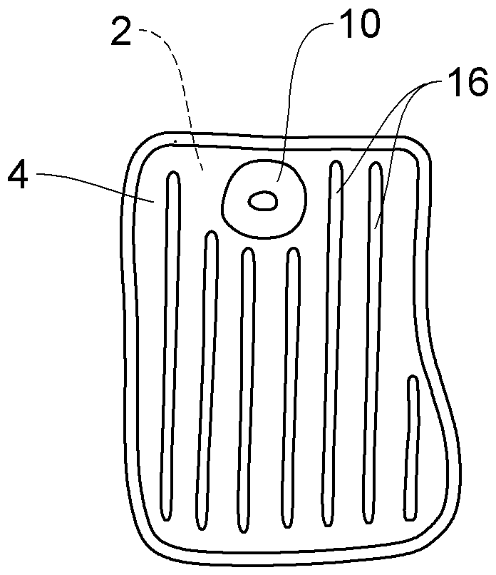 Device for filtering liquid drawn in between two superimposed layers of filtering media