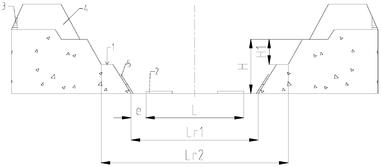 Desert area deep foundation pit excavation construction method