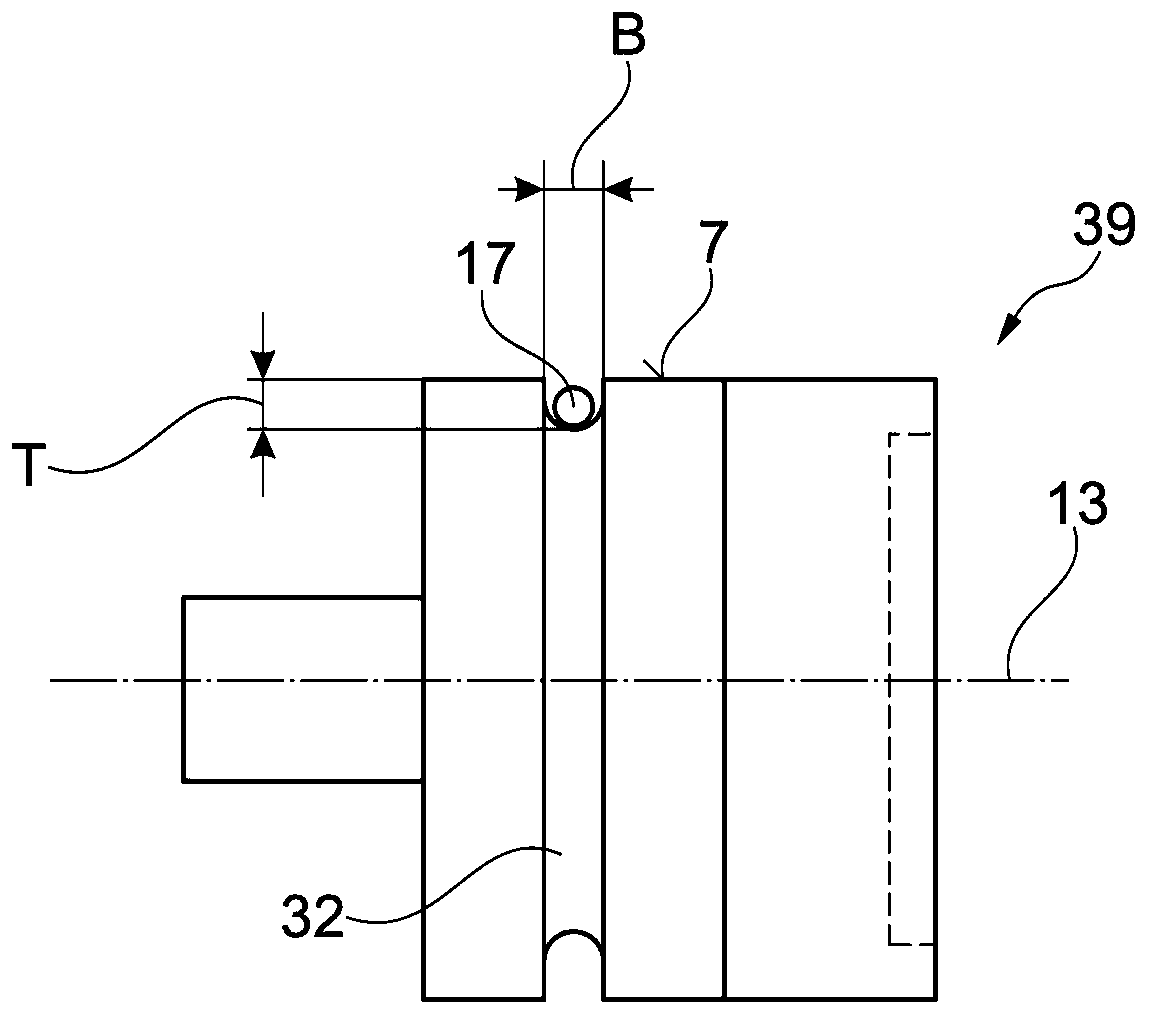 Yarn deflection rollers for mechanical yarn accumulators