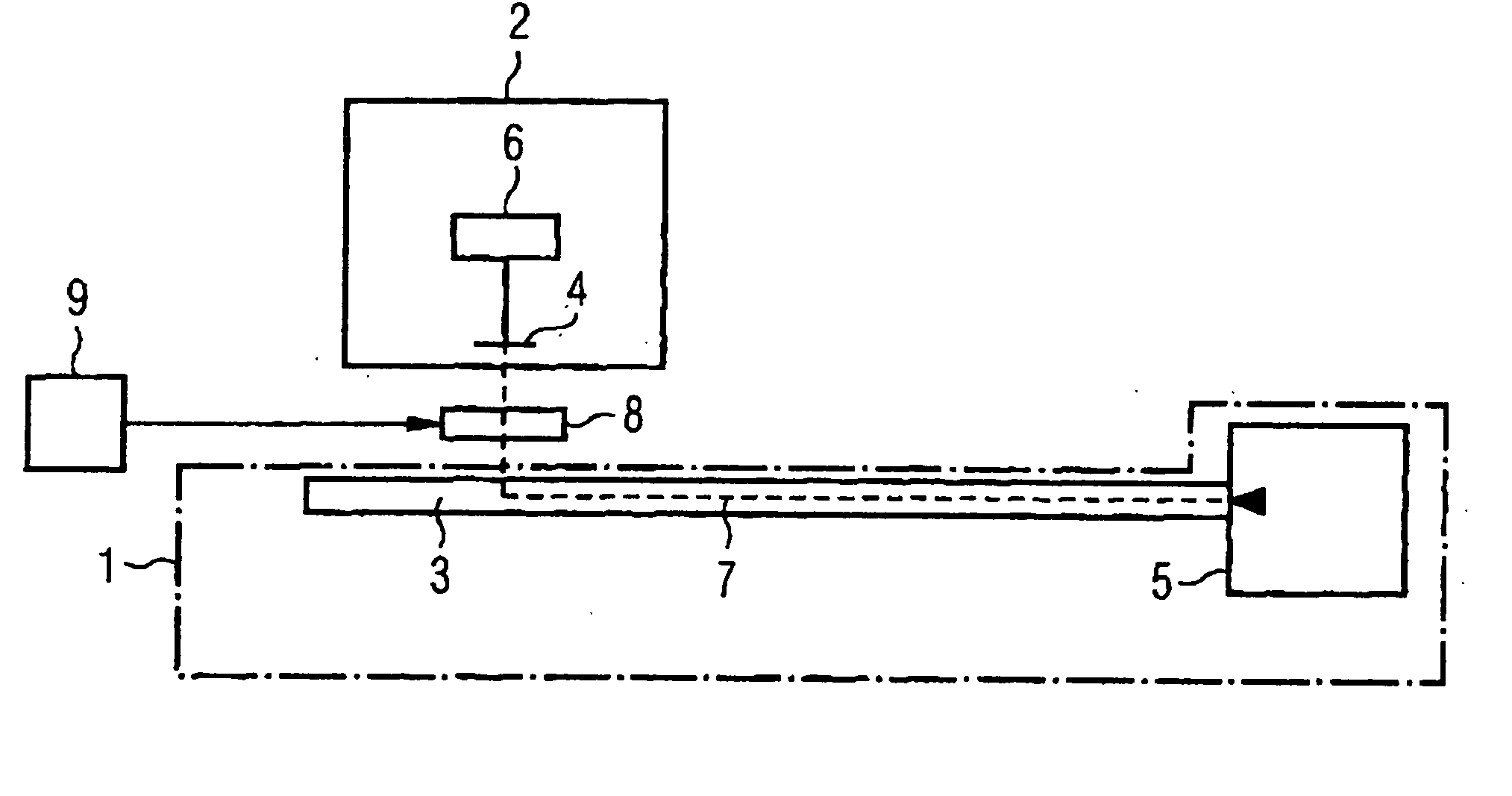 Device for optical signal transmission between two units movable relative to each other