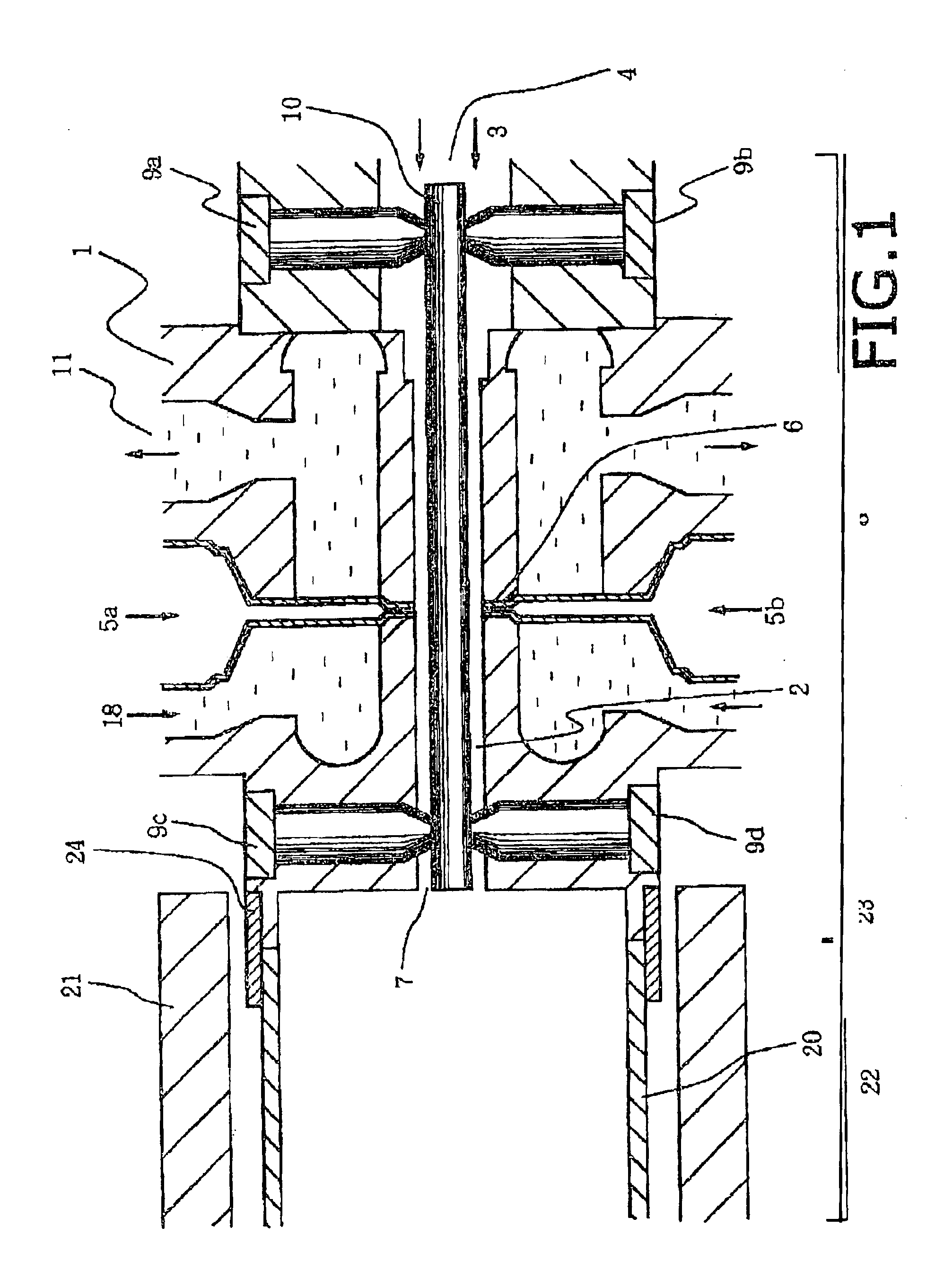 Vaporizer for MOCVD and method of vaporizing raw material solutions for MOCVD