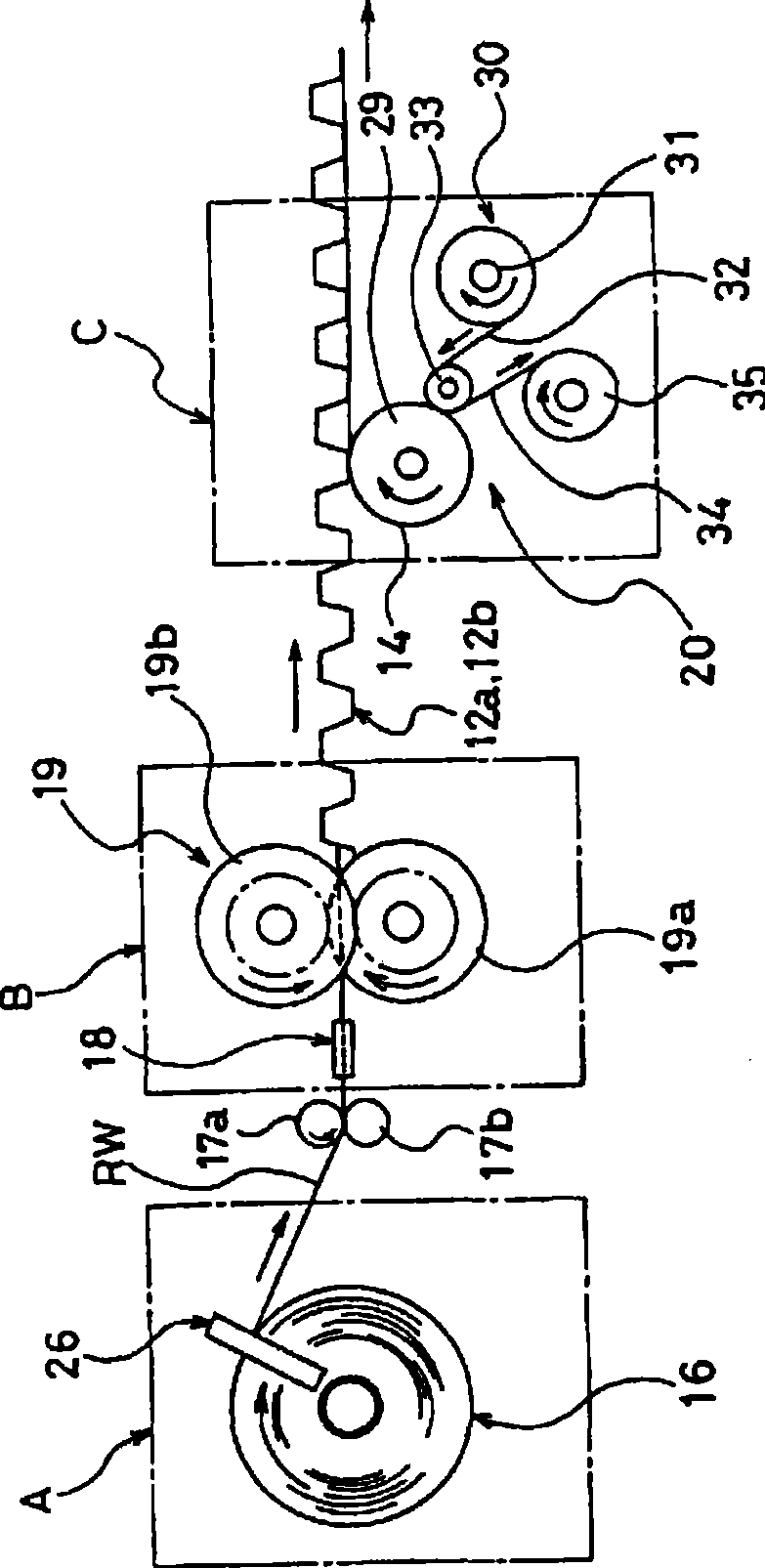 Method and device for producing winding liner with spacer for unvulcanized strip rubber member, and method and device for producing spacer member for winding