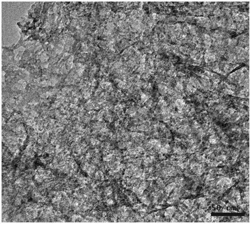 Method for inducing and synthesizing TiO2-ZnO by adsorbing enzyme on functionalized graphene oxide