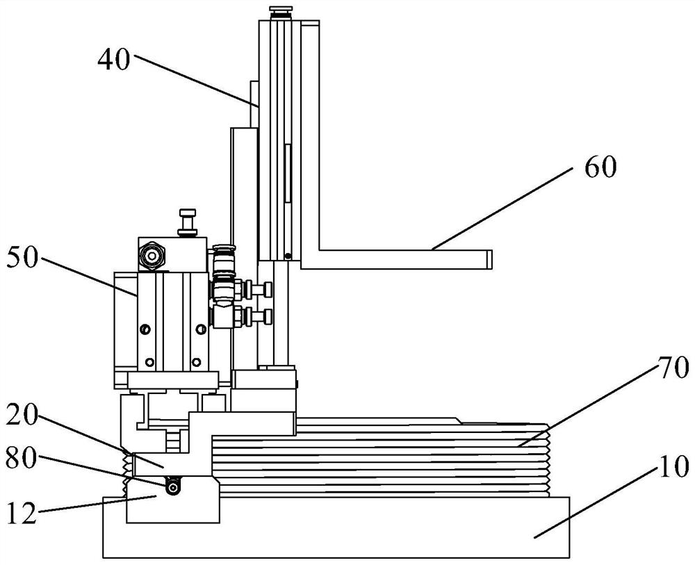 Secondary docking device and method applied to detonating tube and rubber plug