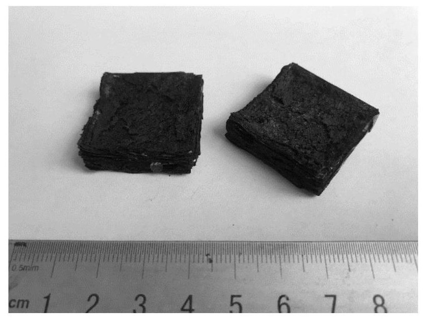 A graphene-based composite phase change material with hierarchical thermal conductivity structure and preparation method thereof