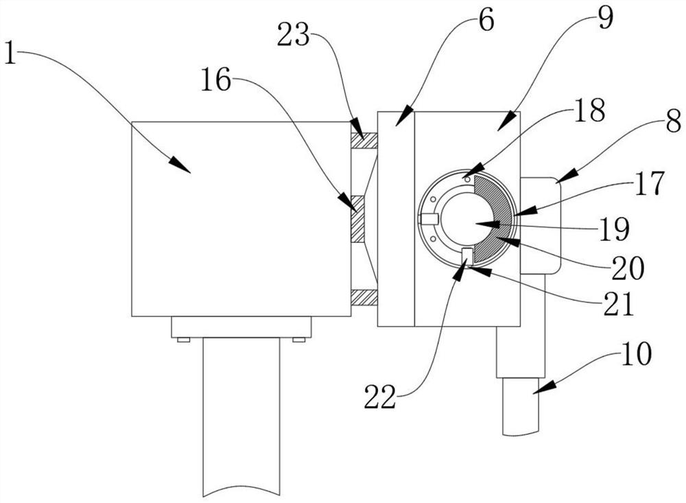 Efficient transferring device for SMT mounting line and use method thereof