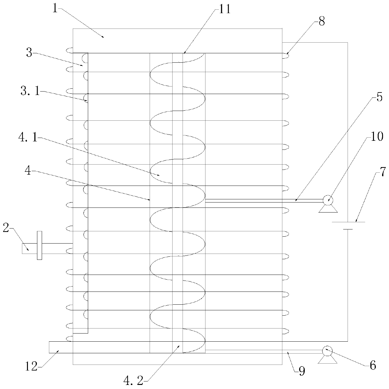 Two-stage magnetic induction reinforced Fenton reaction sewage treatment device and sewage treatment method thereof