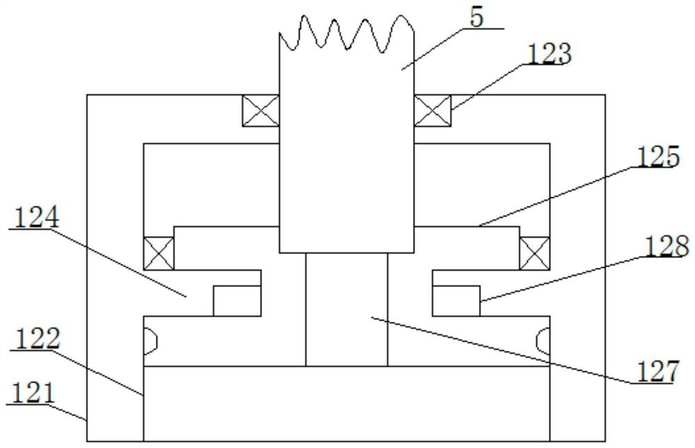 A spherical pruner for spherical plants