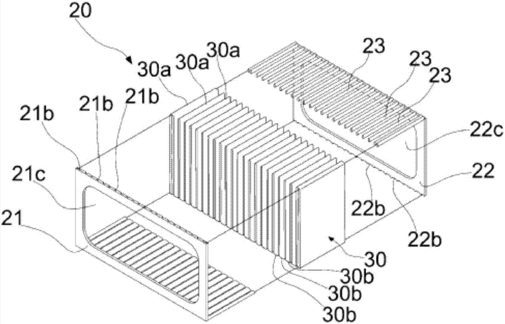 Naturally humidifying device having improved assembly structure