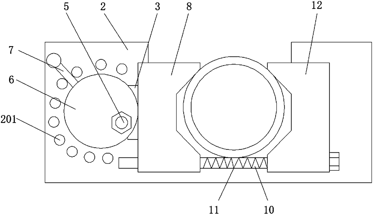 Diameter-adjustable pipe fitting cutting device and cutting method thereof