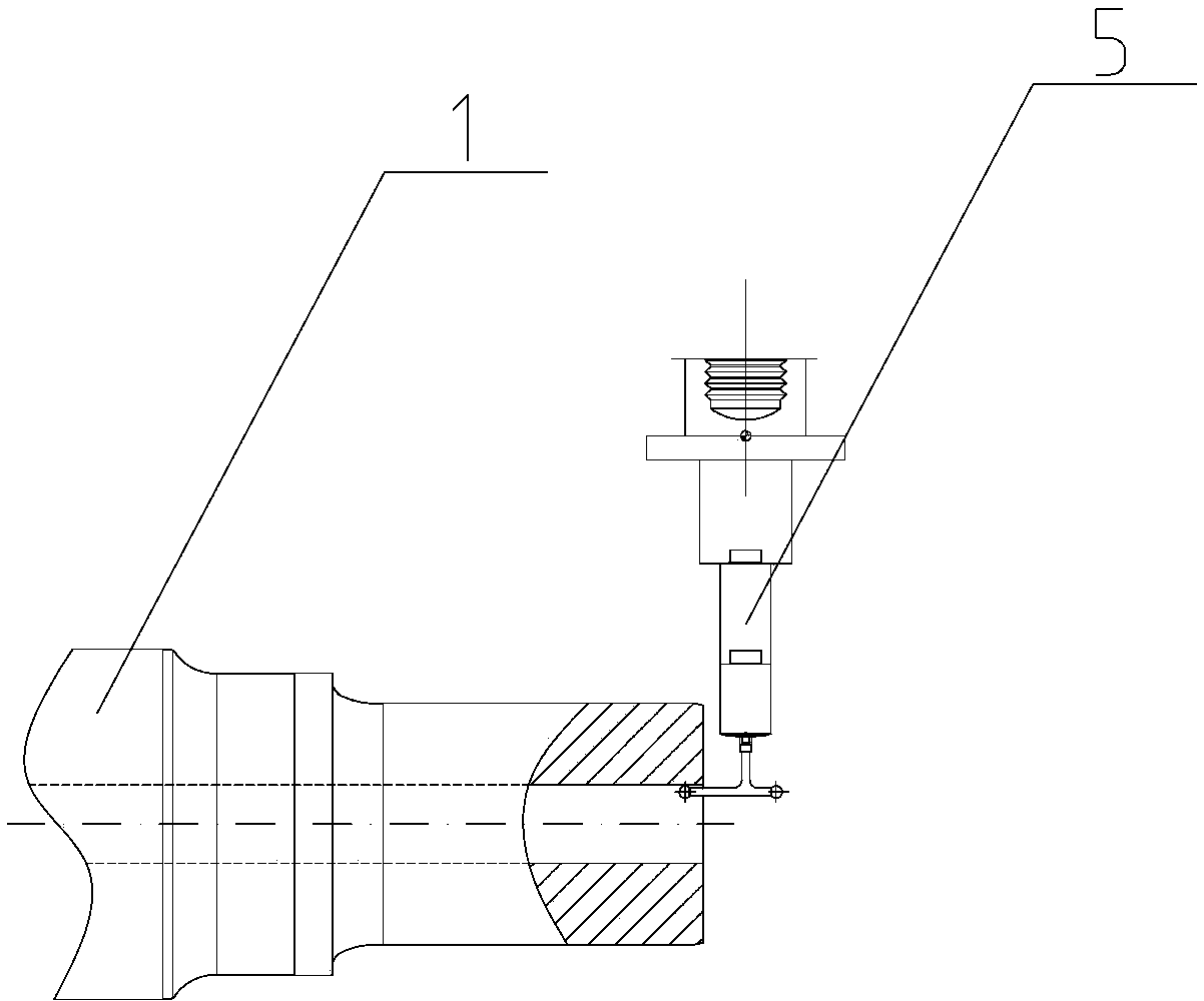 Automatic eccentric correcting method and device for machining hollow shaft