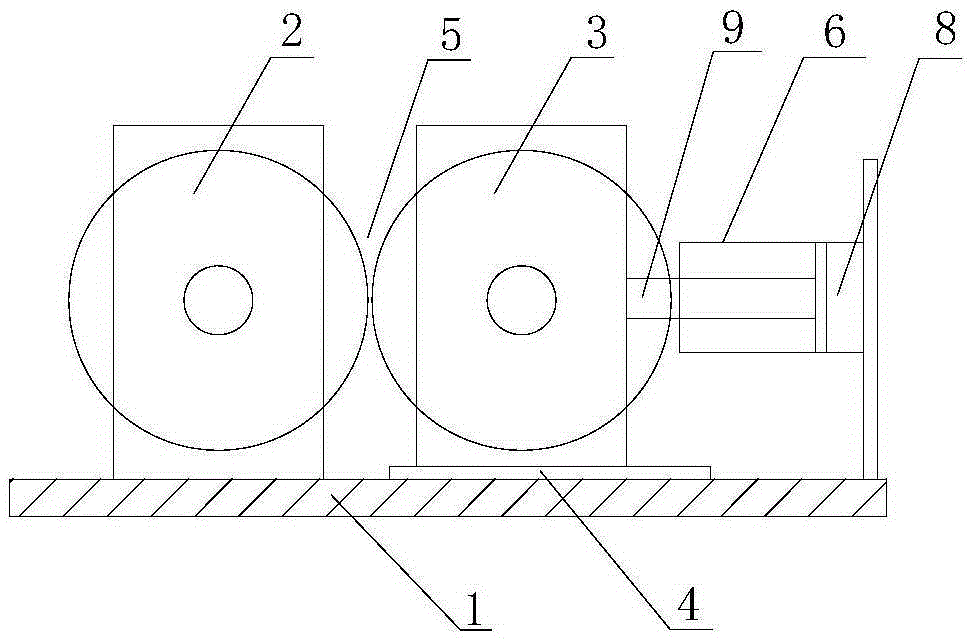 A hydraulic double roll crusher