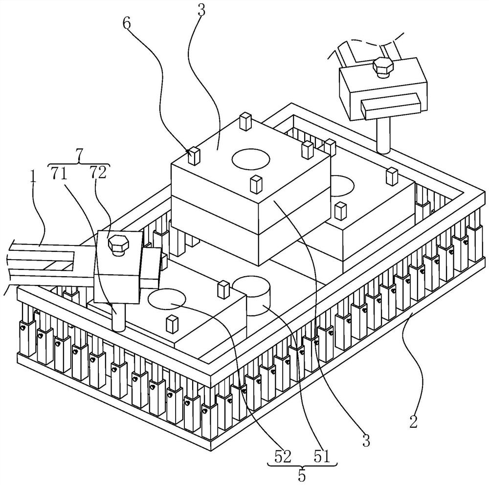 Integral lifting auxiliary device for asymmetric large grid structure