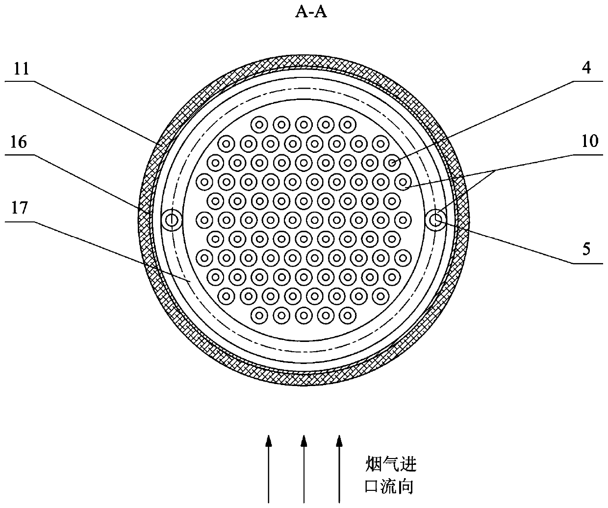 Parallel small diameter heat pipe enhanced heat exchange device for recovering medium and low temperature flue gas waste heat and preparation method thereof