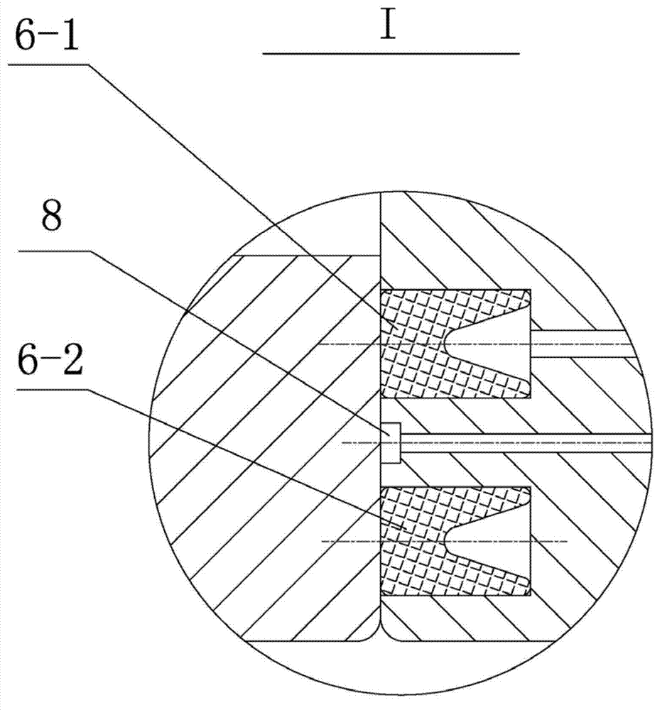 Pressure vessel door quickly-opened device with leakage on-line detection function