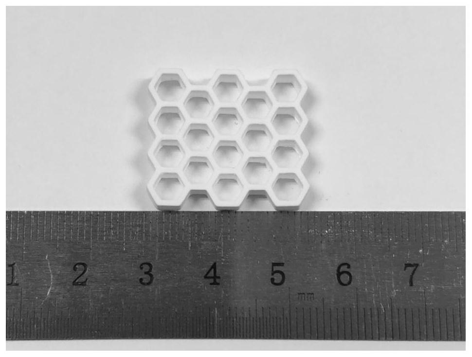 High-solid-phase-content aluminum oxide photosensitive ceramic material and preparation method thereof