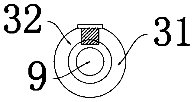 Displacement detection device for connecting shafts of transmission device