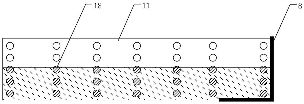 Device and method for testing tripping characteristics of high-voltage transmission line in smoldering atmosphere