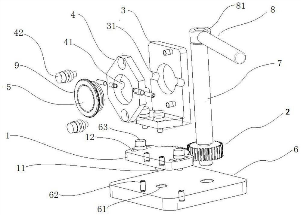 Centering three-degree-of-freedom adjusting lens bracket capable of meeting environmental adaptability test