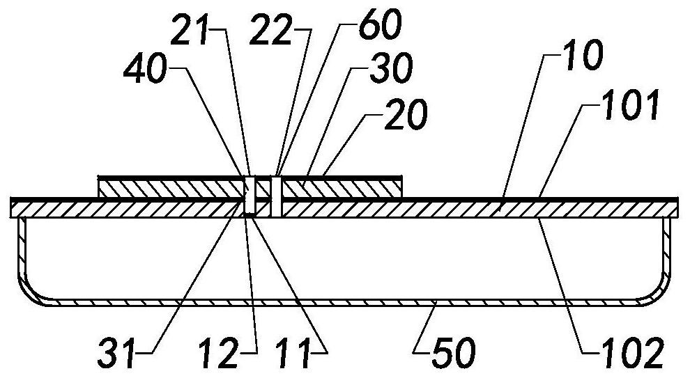 Antenna with anti-interference arrangement and manufacturing method thereof