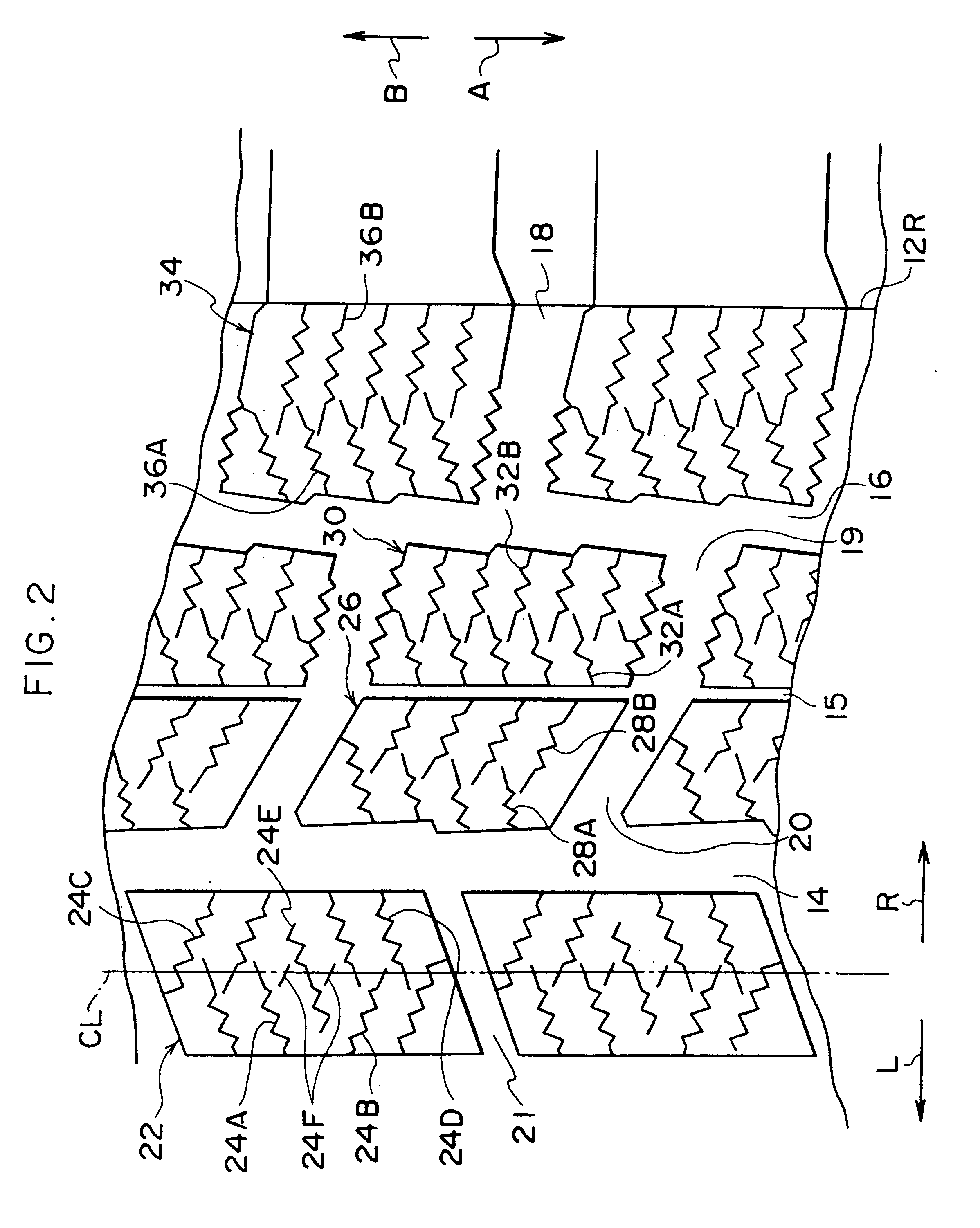 Pneumatic tire having tread including pairs of sipes