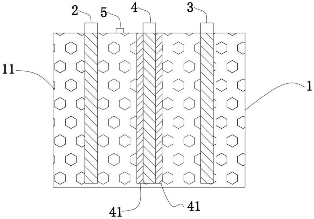 Three-electrode battery capable of detecting lithium dendritic crystal growth and method